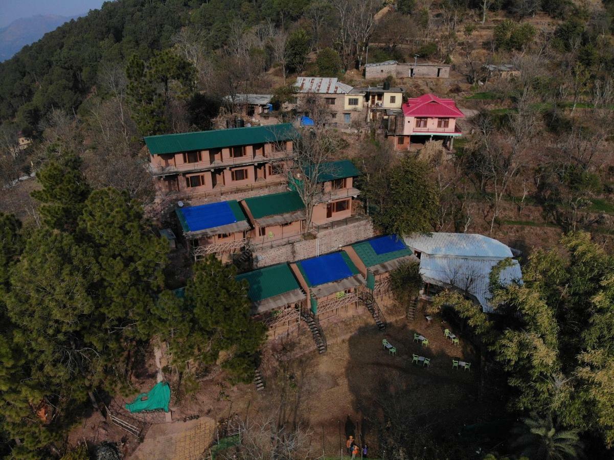 The Mud House Resort Kasauli Esterno foto